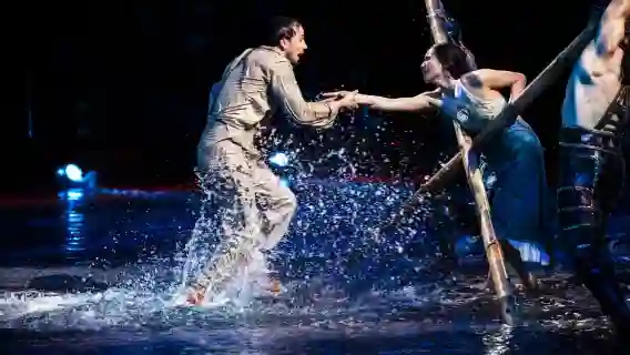 澳門新濠天地水舞間：一生必看水上匯演含自助餐
