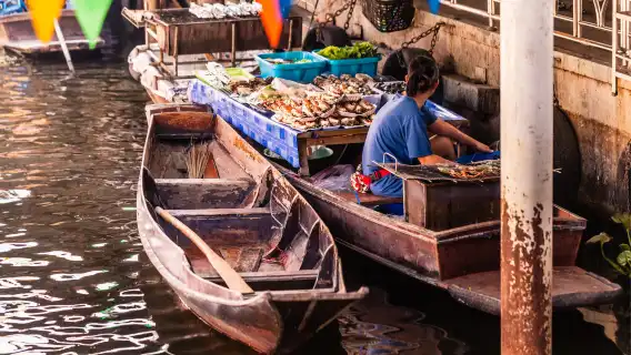 探索曼谷熱門兩市場：曼谷丹嫩沙多水上集市+美功鐵道市場一日遊