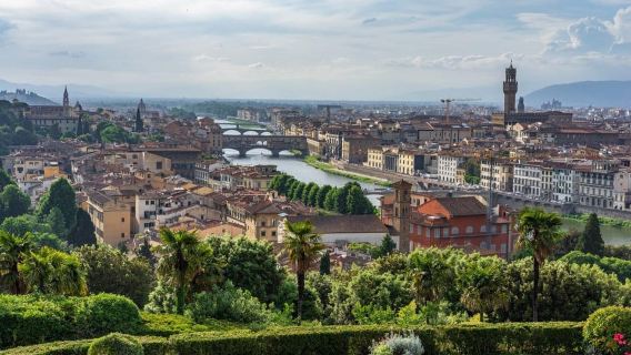 Berjalan kaki di Florence: Distrik Medici, Piazza Repubblica & Duomo
