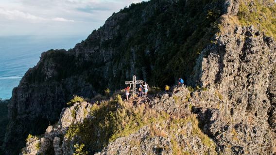 Mauricio: Caminata y escalada guiada al amanecer en la montaña Le Morne