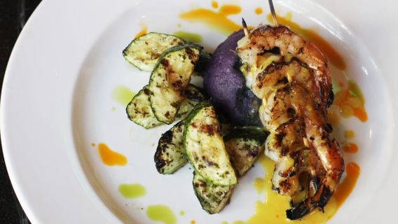 Süd-Maui: Sonnenuntergangskreuzfahrt mit 4-Gänge-Menü und Getränken