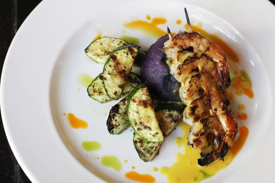 Selatan Maui: Pelayaran Matahari Terbenam dengan Makan Malam 4-Hidangan dan Minuman