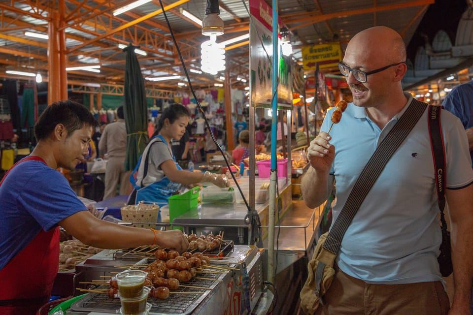 Bangkok: tour notturno di mercati, templi e cibo in tuk tuk