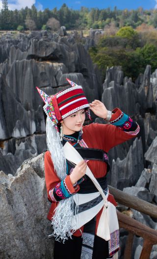 Kunming Stone Forest Scenic Area + Jiuxiang 1-day Tour [Small Group of 6 ◆ Genuine No Shopping ◆ Door-to-door Pickup within Second Ring Road]