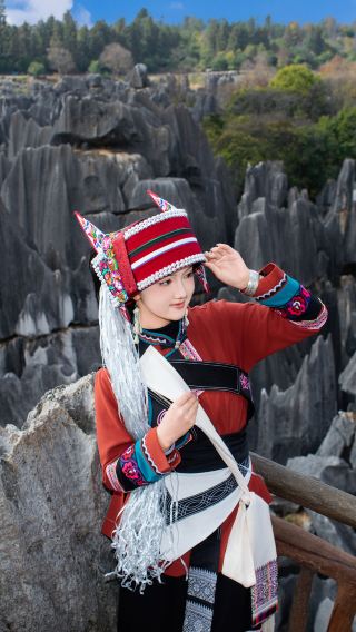 Kunming Stone Forest Scenic Area + Jiuxiang 1-day Tour [Small Group of 6 ◆ Genuine No Shopping ◆ Door-to-door Pickup within Second Ring Road]