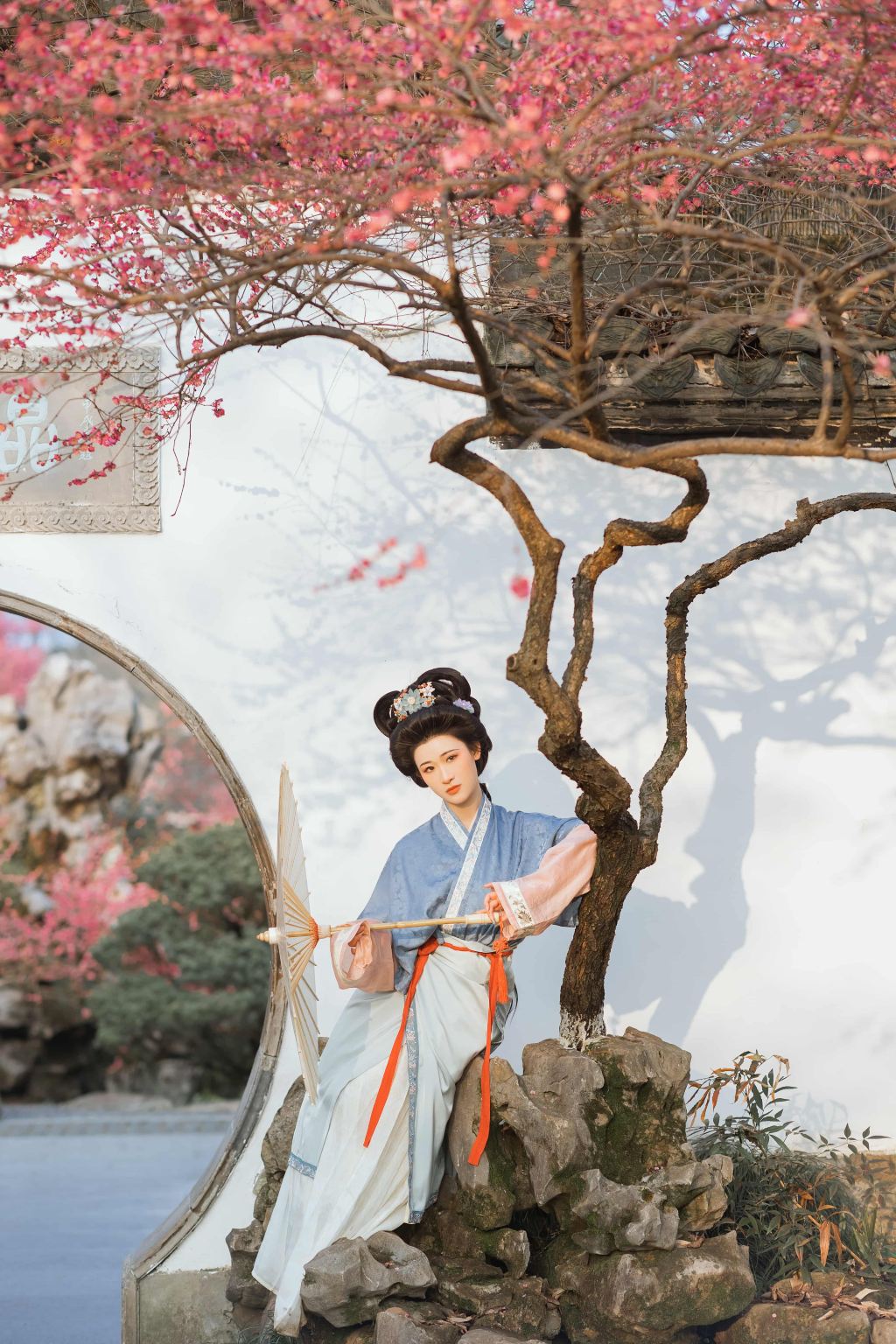 Travel Photoshoot in Qahar Right Front Banner[Wedding photography and aerial shots at hidden gems · Local photographers and multilingual guides for personalized tours]