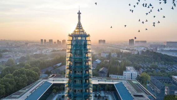Grand Baoen Temple Heritage and Scenic Area + Qinhuai Eight Delicacies Snacks | Includes admission ticket + professional guided tour
