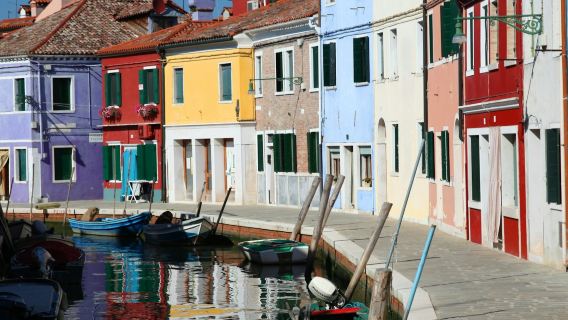 Murano & Burano: Private Boat Tour + Glass-Blowing & Lace-Making Demo