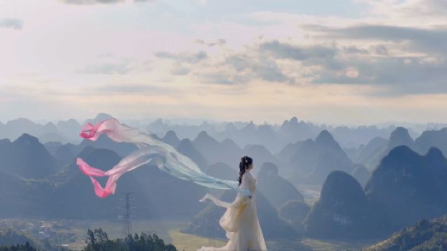 Lawatan Sehari Rakit Buluh Sungai Yulong/Mendaki + Gua Yinzi + Lukisan Pemandangan Indah [Pakej Pelancongan Tulen]