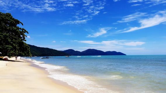 Penang Tagesausflug: Pinang Peranakan Mansion, Straßenkunst, Schwimmende Moschee und Batu Ferringhi Beach