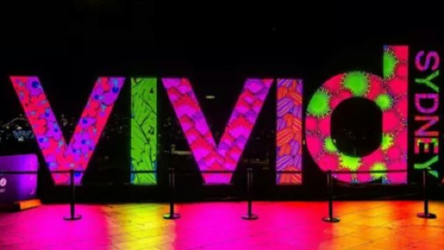 Sydney : Croisière-dîner Vivid Sydney Captain Cook Gold ou Gold Penfolds