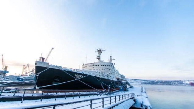 Lawatan sehari di Murmansk: Kapal pemecah ais berkuasa nuklear "Lenin" + Patung Alyosha + Muzium Sejarah Negeri