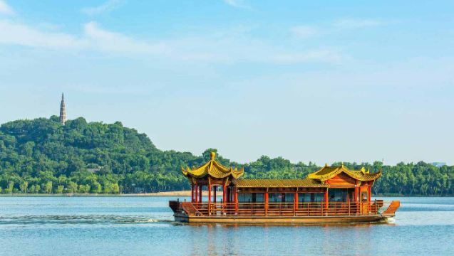 ทัวร์ครึ่งวันคลาสสิกหางโจว: เรือประดับศิลปะทะเลสาบซีหู + ประสบการณ์พัดวาดศิลปะมรดกวัฒนธรรม | ไกด์นำเที่ยวหลายภาษา