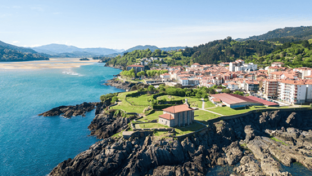 Biskaya-Brücke, Gaztelugatxe und Txakoli-Weingut ab Bilbao