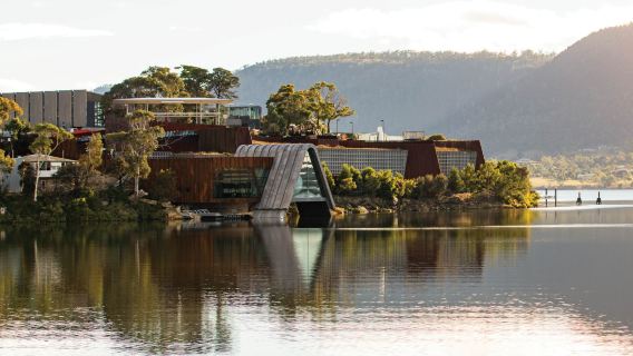 Excursión de un día en bus turístico de Hobart + ferry por el río Derwent + museo MONA