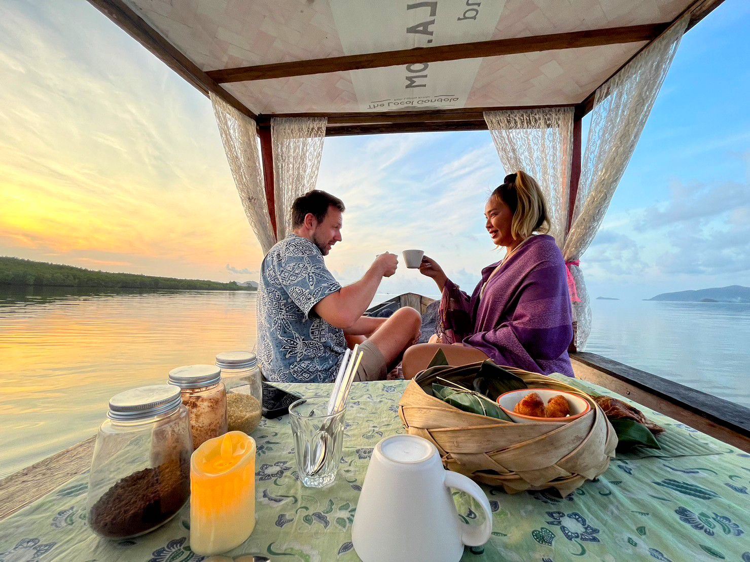 Koh Lanta: Romantic Sunrise Private Gondola Tour