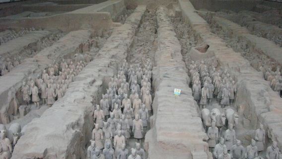【西安満喫】兵馬俑・秦始皇帝陵・大雁塔・城壁・唐歌舞ディナーショー・回民街屋台など一日観光＜日本語ガイド/専用車＞
