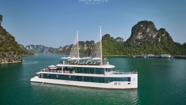 ล่องเรือหรู Jade Sails Cruise หนึ่งวันพร้อมบุฟเฟต์อาหารกลางวันและรถลีมูซีนรับส่งในอ่าวฮาลอง