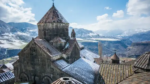 コーカサスコネクションツアー：エレバンからトビリシへ、アクタラ修道院を訪問