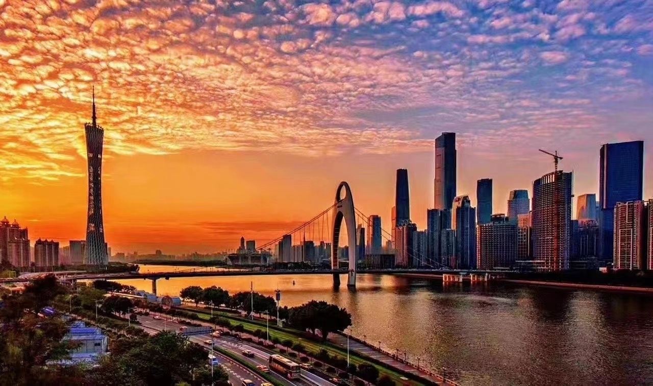 Guangzhou: Canton Tower + Sha Mian + Pearl River night cruise|Customized car and driver in multiple languages including Chinese and English