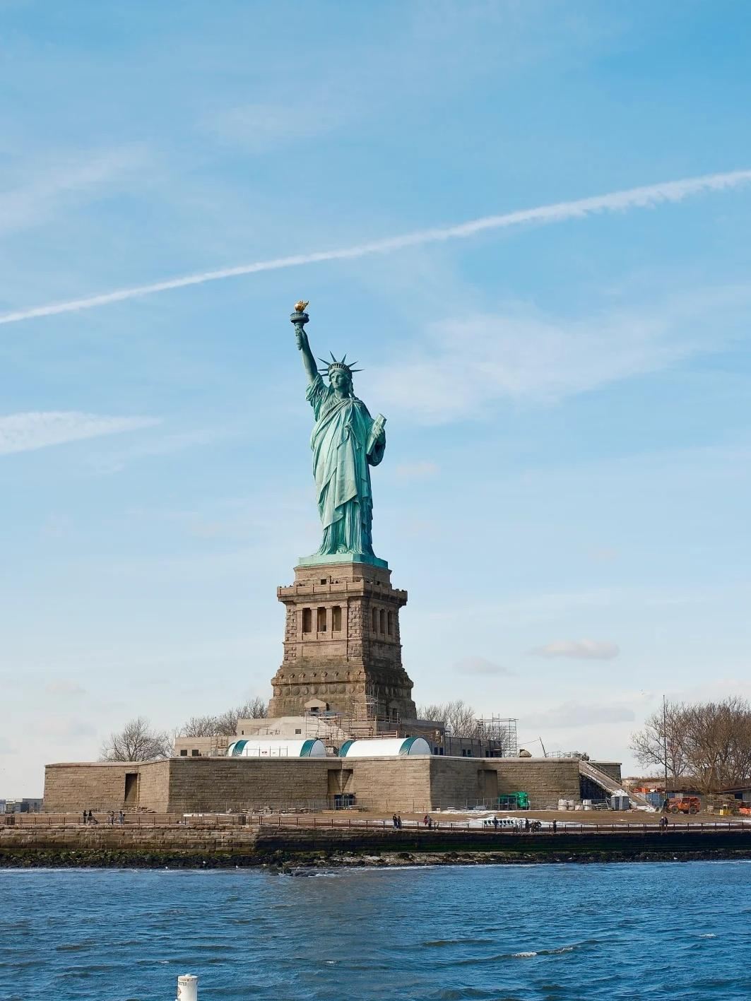 ทัวร์เหมารถส่วนตัวเทพีเสรีภาพนิวยอร์ก + วัวทองวอลสตรีต + ศูนย์การค้าโลก + พิพิธภัณฑ์เมโทรโพลิแทน + สะพานบรูคลิน