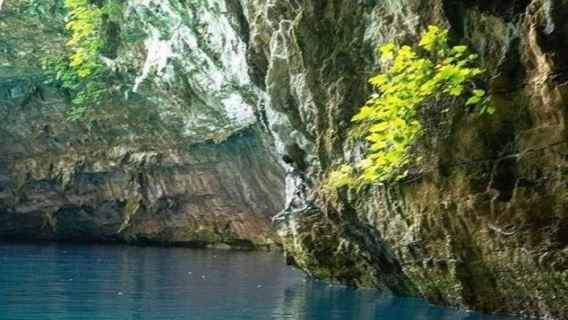 Kefalonia: Half-Day Lake Melissani and Drogarati Cave Tour