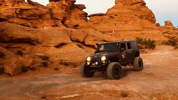 St. George: Sand Mountain Sunset Jeep Tour (Private)