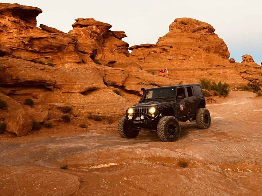 St. George: Sand Mountain Sunset Jeep Tour (Private)