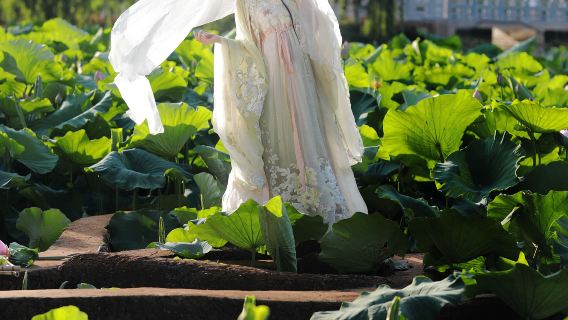Travel Photoshoot in Longmen Mountain Scenic Area, Pengzhou