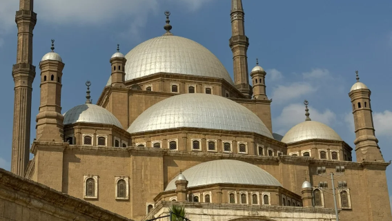 ophalen bij de luchthaven en naar luchthaven brengen van de luchthaven van Caïro met Engelssprekende chauffeur