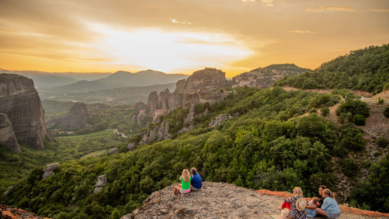 Lawatan sehari ke biara dan gua Meteora dari Athens, Greece (termasuk makan tengah hari)