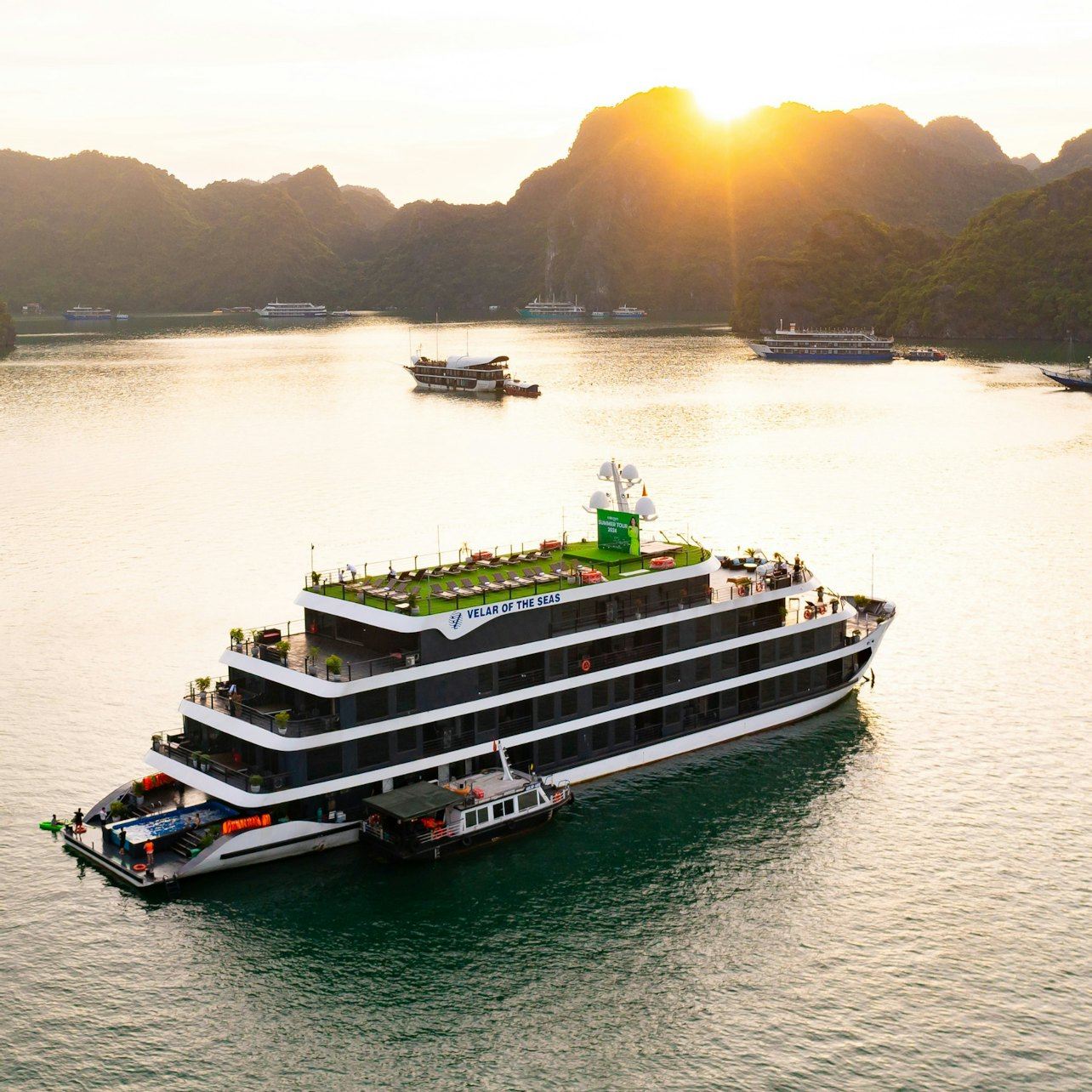 Baia di Ha Long e Lan Ha: crociera in barca Velar of The Seas di 2 giorni e 1 notte + trasferimento facoltativo