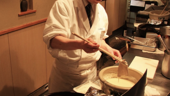 百年天ぷらレストランで名人と一緒に料理