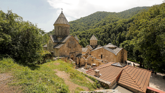 Tour privado por el lago Sevan y Dilijan con cata de vinos en Ijevan