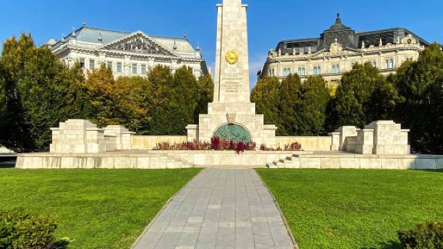 Liberty Square Budapest Day Tour