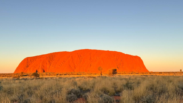 Lawatan Setengah Hari Menyaksikan Matahari Terbenam di Uluru, Wilayah Utara [Pemandu Berbahasa Cina / Perkhidmatan Pengangkutan dari Resort]
