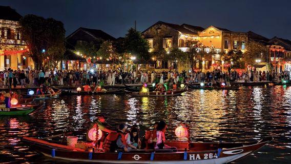 Tour notturno di esplorazione di Hoi An in Vietnam (passeggiata serale tra le lanterne dell'antica città + esperienza di crociera e lanterne sul fiume Thu Bon)
