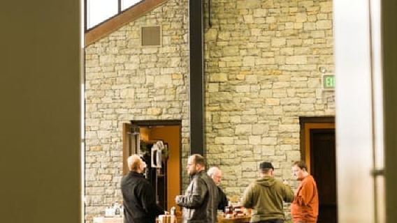 Lexington: Tour del campus birrario e distilleria con degustazioni