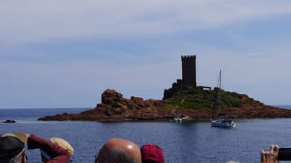 Saint-Raphaël : Croisière côtière vers les Calanques de l'Estérel