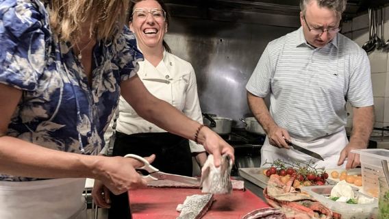 La Spezia: Market Visit and Seafood Cooking Class with Lunch