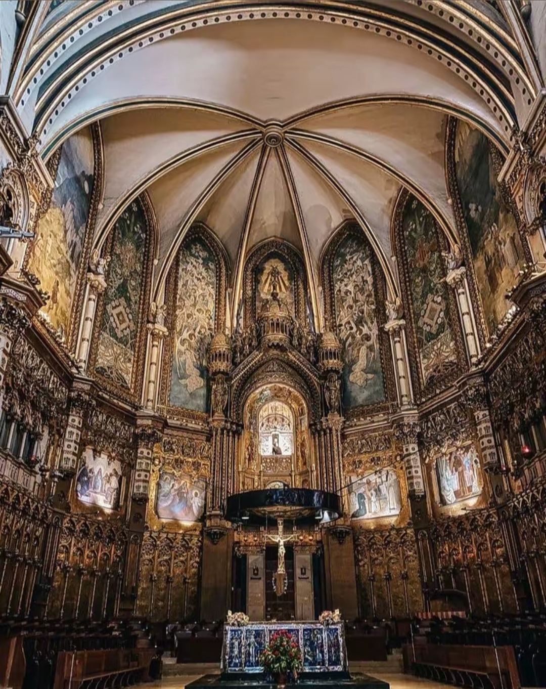 Round-trip from Barcelona: Montserrat Mountain + wine tasting half-day tour (joinable for 1 person)