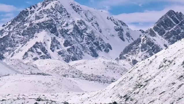 巴爾斯雪山+七彩丹霞一日遊