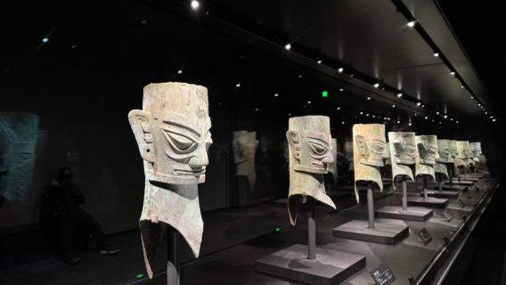 guida di Chengdu in lingua straniera. guida multilingue in inglese, russo, portoghese e altre lingue, il percorso può essere personalizzato.