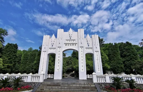 勝利芷江---受降紀念館+飛虎隊紀念館+和平湖夜遊一日遊