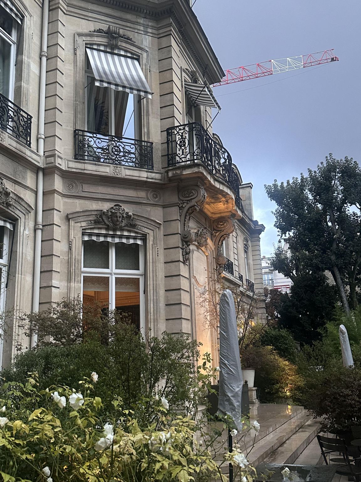 Paris restaurant reservation service for the popular Apicius