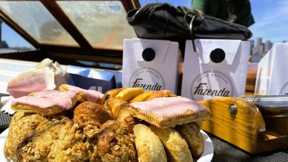 Boston: la domenica, dolci e prosecco salpano nel porto di Boston