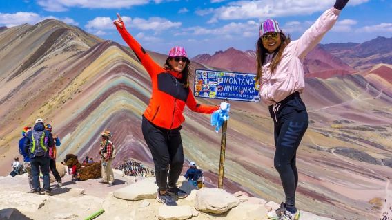 Gunung Pelangi + Makan siang prasmanan dan Lembah Merah (opsional)