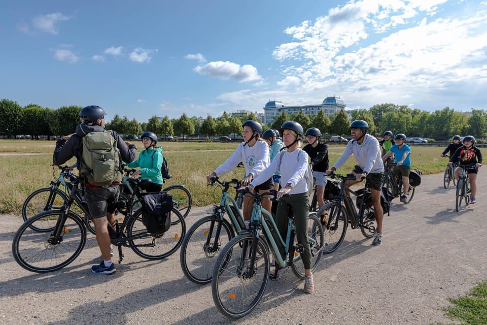 Paris to Versailles by electric bike - Nature and discovery ride