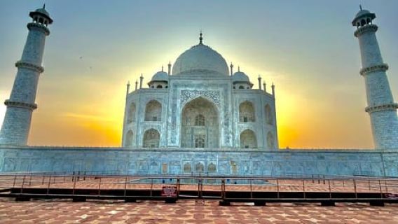 Skip the line Taj Mahal, Agra day trip by car from Delhi