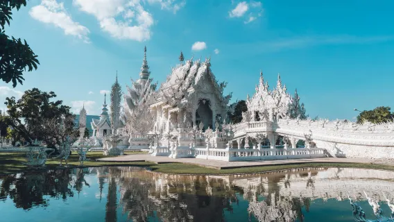 Begrenztes Angebot! Tagesausflug zum Schwarzen Haus, Wat Rong Khun und Blauen Tempel in Chiang Rai [Optional: Langhals-Dorf und Goldenes Dreieck]